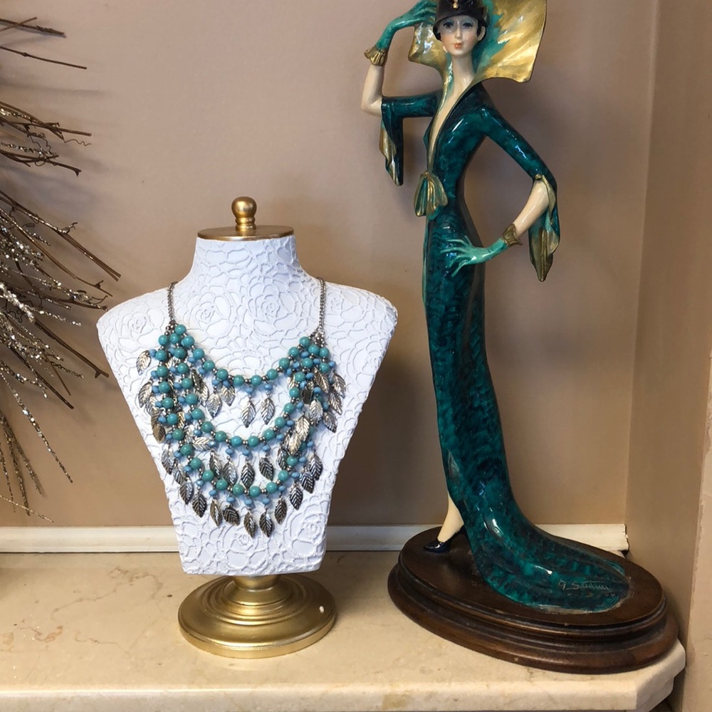 Tribal set